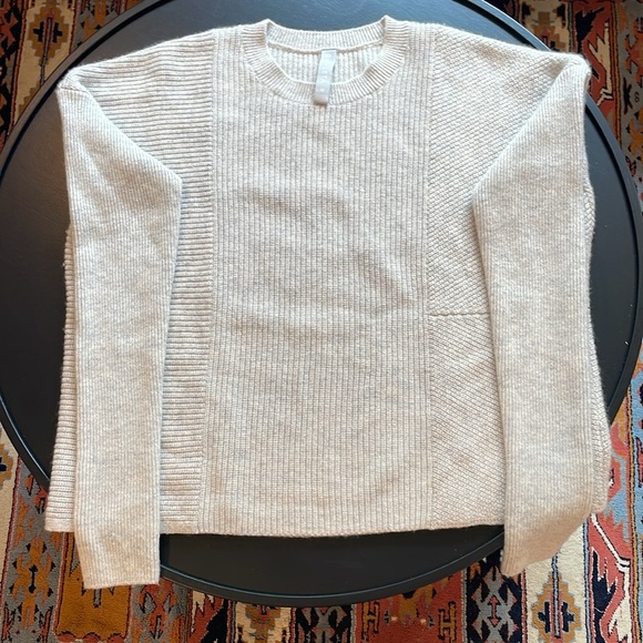 ATHLETA Wool Cashmere Turin Sweater Size Medium Light Grey Heather MSRP $178 - Picture 5 of 11